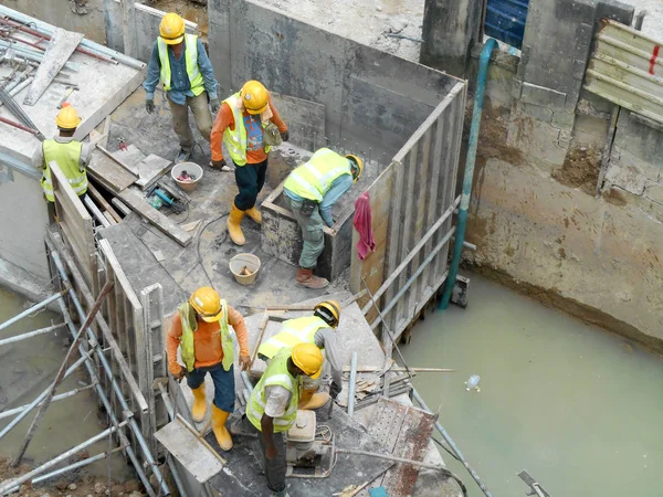 Malacca Malaysia Januari 2017 Dränering Arbete Byggnadsarbetare Byggnadsarbetare Installera Prefabricerade — Stockfoto