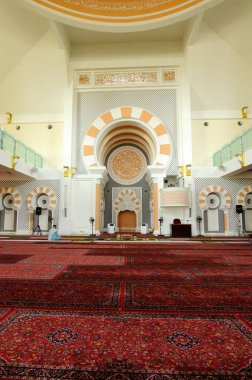 Masjid Jamek Sultan Abdülaziz iç 