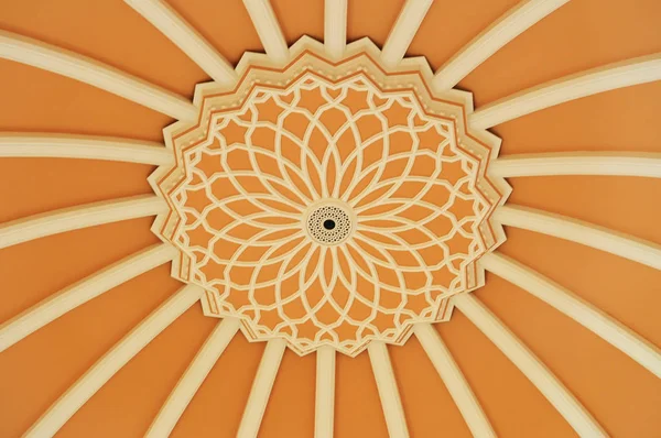 Design under main dome of Masjid Jamek Sultan Abdul Aziz — Stock Photo, Image