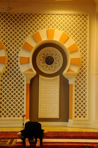 Detalhe arquitetônico e interior de Masjid Jamek Sultão Abdul Aziz — Fotografia de Stock