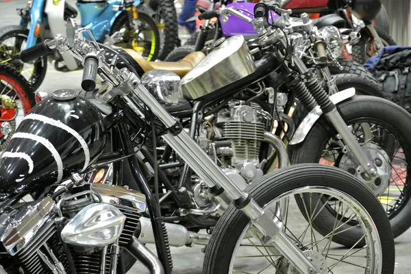 Verzamelen van aangepaste Harley Davidson motorfiets — Stockfoto