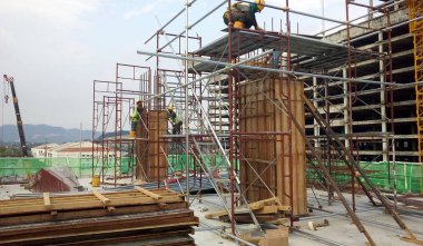 Kuala Lumpur, Malezya-5 Eylül 2016: yaygın olarak kontrplak ve kereste inşaat sahasında yapılan ahşap kalıp. İçin takviye Beton kalıp olarak kullanılan kalıp. 