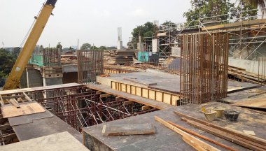 Kuala Lumpur, Malezya-5 Eylül 2016: yaygın olarak kontrplak ve kereste inşaat sahasında yapılan ahşap kalıp. İçin takviye Beton kalıp olarak kullanılan kalıp. 