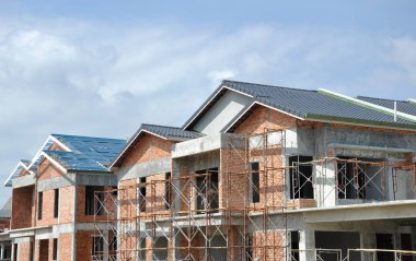 Kuala Lumpur, Malezya-27 Ocak 2017: cephe iki katlı lüks Teras ev yapım aşamasında Malezya.  