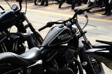 Kuala Lumpur, Malezya-25 Şubat 2017: metre panelleri ve kolu Bar çeşitli Harley Davidson kolay binici motosiklet sahiplerine Kuala Lumpur, Malezya içinde toplama sırasında. 