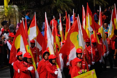 Seremban, Malezya-31 Ağustos 2016: üyeleri, siyasi parti Seremban, Malezya Malezya bağımsızlık geçit töreni sırasında Umno bayrak tutan Umno. En büyük Malay Malezya siyasi UMNO olduğunu. 
