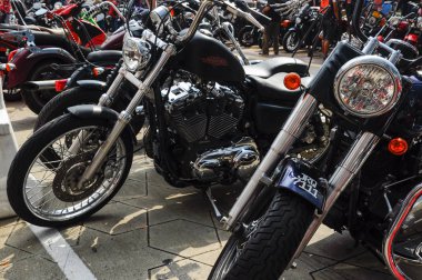 Çeşitli tasarım Harley Davidson Motosiklet Far tasarımı. Bir kısmı kendi yaratıcılığını kullanarak sahibi tarafından yapılan özel.  