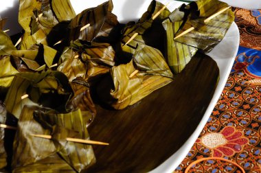 Kuih Barangko bir Malezya Malay Minangkabau geleneksel besindir. Bu çoğunlukla un ve yumurta yapılmış ve muz yaprakları ile sarılmış. 