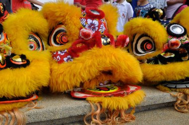 SEREMBAN, MALAYSIA - 2 Şubat 2017: Çin aslan maskesi veya aslan kafası Çin Yeni Yıl Festivali sırasında Seremban, Malezya 'da aslan dansı yaptı.