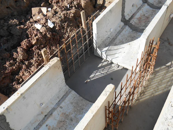 马来西亚芙蓉施工现场正在施工的地下预制混凝土排水 — 图库照片