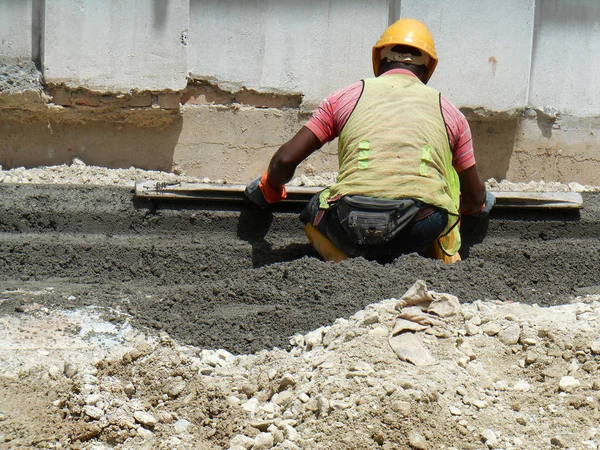 Kuala Lumpur Malaysia February 2017 Construction Workers Fabricating Concrete Road — Stock Photo, Image