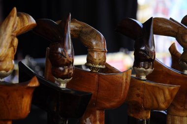 Kuala Lumpur, Malezya-29 Şubat 2017: Kris Malezya Malay etnik geleneksel silah olduğunu. El ile seçilen demir kullanılarak yapılan Kris bıçak. Ahşap yapılmış veya Fildişi sahipleri. 