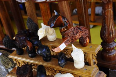 Kuala Lumpur, Malezya-29 Şubat 2017: Kris Malezya Malay etnik geleneksel silah olduğunu. El ile seçilen demir kullanılarak yapılan Kris bıçak. Ahşap yapılmış veya Fildişi sahipleri. 