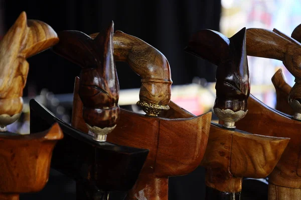 Kuala Lumpur, Malezya-29 Şubat 2017: Kris Malezya Malay etnik geleneksel silah olduğunu. El ile seçilen demir kullanılarak yapılan Kris bıçak. Ahşap yapılmış veya Fildişi sahipleri. 