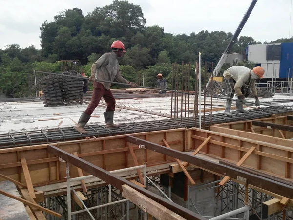 Kuala Lumpur Malaysia Agosto 2017 Trabalhadores Construção Civil Fabricaram Cofragem — Fotografia de Stock