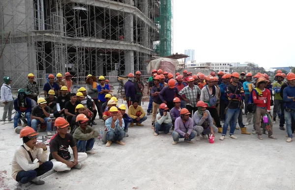 Kuala Lumpur Malezya Şubat 2017 Inşaat Işçileri Toplanan Brifing Duymak — Stok fotoğraf