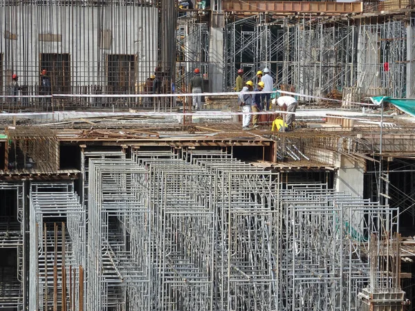 Kuala Lumpur Malaysien Juli 2017 Bauarbeiter Arbeiten Luftiger Höhe Auf — Stockfoto