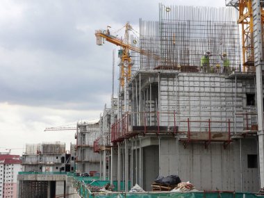 Kuala Lumpur, Malezya - 25 Temmuz 2017: İnşaat alanında yeniden kullanılabilir beton form çalışması olarak kullanılan eski sistem alüminyum formu. Çok dayanıklıdır ve tekrar tekrar kullanılabilir. Zaman kaydediliyor