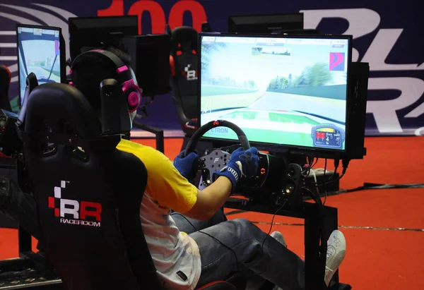 Kuala Lumpur Malasia Abril 2017 Simulación Videojuegos Para Coches Carreras —  Fotos de Stock