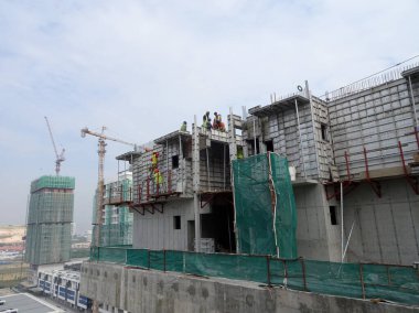 Kuala Lumpur, Malezya - 25 Temmuz 2017: İnşaat alanında yeniden kullanılabilir beton form çalışması olarak kullanılan eski sistem alüminyum formu. Yüksek dayanıklılığa sahiptir ve tekrar tekrar kullanılabilir. Zaman kaydediliyor