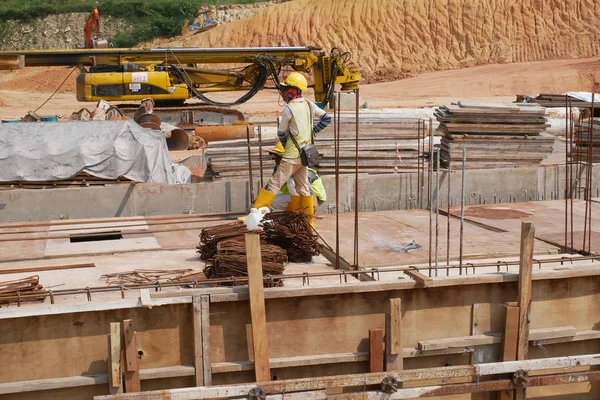 Kuala Lumpur Malaysia March 2019 Construction Workers Installing Fabricating Ground — Stock Photo, Image