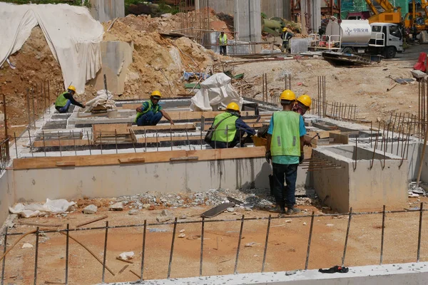 Kuala Lumpur Malaysia March 2019 Construction Workers Installing Fabricating Ground — Stok fotoğraf