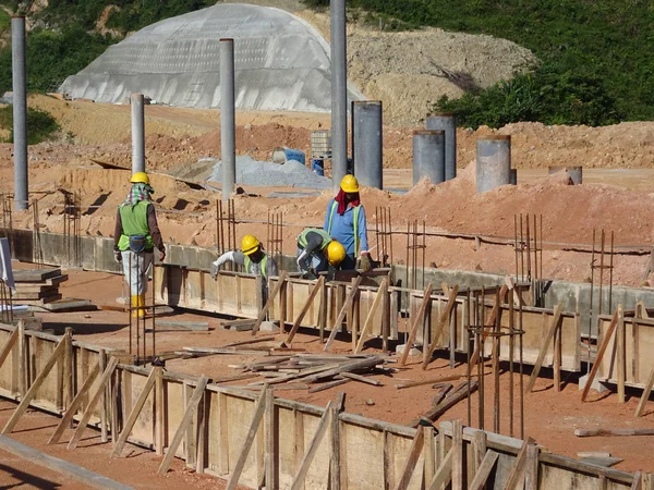 Kuala Lumpur Malasia Marzo 2019 Trabajadores Construcción Instalando Fabricando Obras — Foto de Stock