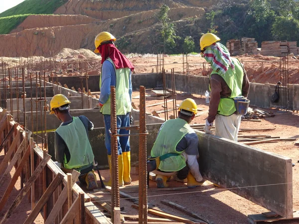 Kuala Lumpur Malaysia March 2019 Construction Workers Installing Fabricating Ground — Stock Photo, Image
