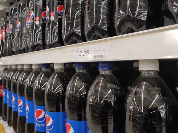 Kuala Lumpur Malajzia Október 2018 Pepsi Italok Nagy Palackok Jelennek — Stock Fotó