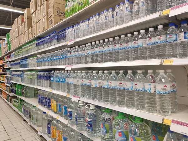 Куала Лумпур Малайзия Октября 2019 Года Минеральная Вода Упакована Пластиковые — стоковое фото