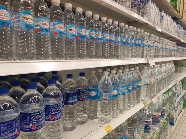 Kuala Lumpur Maleisië Oktober 2019 Mineraalwater Verpakt Plastic Flessen Voorzien — Stockfoto