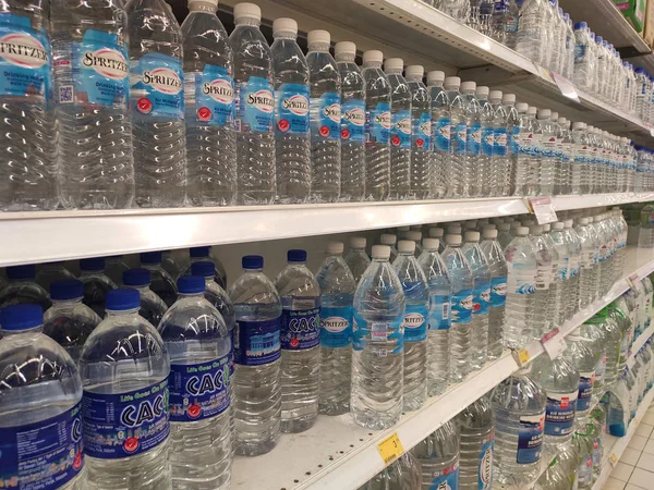 Kuala Lumpur Maleisië Oktober 2019 Mineraalwater Verpakt Plastic Flessen Voorzien — Stockfoto