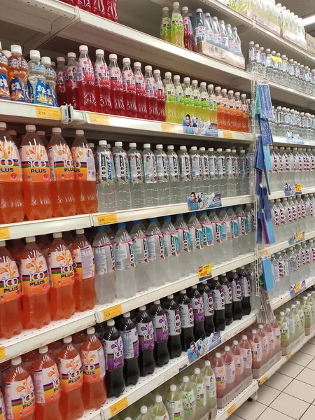 Kuala Lumpur Malaysia March 2019 Refrigerantes Bebidas Carbonatadas Dispostos Empilhados — Fotografia de Stock