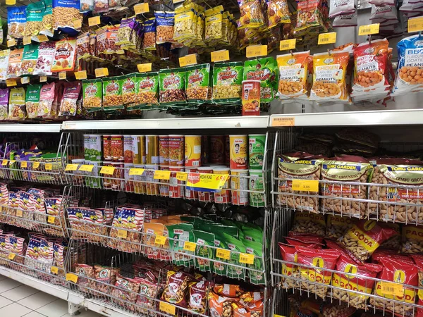 Kuala Lumpur Malezja Października 2018 Pakowane Różne Śmieci Żywności Przekąski — Zdjęcie stockowe