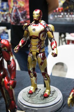 Kuala Lumpur, Malezya - 5 Ekim 2019: Marvel Iron Man çizgi roman ve filmlerindeki Demir Adam karakter aksiyon figürüne odaklandı. Koleksiyoncu tarafından halka gösterilmiştir. 