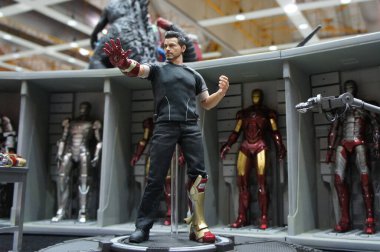 Kuala Lumpur, Malezya - 5 Ekim 2019: Marvel Iron Man çizgi roman ve filmlerindeki Demir Adam karakter aksiyon figürüne odaklandı. Koleksiyoncu tarafından halka gösterilmiştir. 