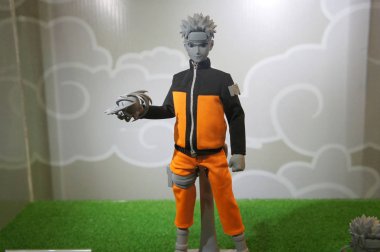 Kuala Lumpur, Malezya - 7 Nisan 2017: Japon popüler çizgi film çizgi filmi Naruto 'nun kurgusal karakter aksiyon figürüne odaklandı. Koleksiyoncu tarafından halka gösterilmiştir. 