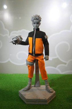 Kuala Lumpur, Malezya - 7 Nisan 2017: Japon popüler çizgi film çizgi filmi Naruto 'nun kurgusal karakter aksiyon figürüne odaklandı. Koleksiyoncu tarafından halka gösterilmiştir. 