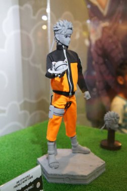 Kuala Lumpur, Malezya - 7 Nisan 2017: Japon popüler çizgi film çizgi filmi Naruto 'nun kurgusal karakter aksiyon figürüne odaklandı. Koleksiyoncu tarafından halka gösterilmiştir. 