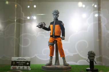 Kuala Lumpur, Malezya - 7 Nisan 2017: Japon popüler çizgi film çizgi filmi Naruto 'nun kurgusal karakter aksiyon figürüne odaklandı. Koleksiyoncu tarafından halka gösterilmiştir. 