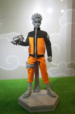 Kuala Lumpur, Malezya - 7 Nisan 2017: Japon popüler çizgi film çizgi filmi Naruto 'nun kurgusal karakter aksiyon figürüne odaklandı. Koleksiyoncu tarafından halka gösterilmiştir. 