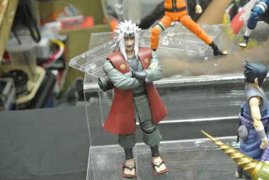 Kuala Lumpur, Malezya - 7 Nisan 2017: Japon popüler çizgi film çizgi filmi Naruto 'nun kurgusal karakter aksiyon figürüne odaklandı. Koleksiyoncu tarafından halka gösterilmiştir. 