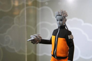 Kuala Lumpur, Malezya - 7 Nisan 2017: Japon popüler çizgi film çizgi filmi Naruto 'nun kurgusal karakter aksiyon figürüne odaklandı. Koleksiyoncu tarafından halka gösterilmiştir. 