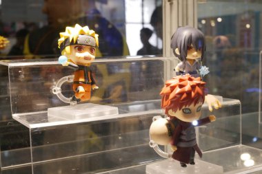 Kuala Lumpur, Malezya - 7 Nisan 2017: Japon popüler çizgi film çizgi filmi Naruto 'nun kurgusal karakter aksiyon figürüne odaklandı. Koleksiyoncu tarafından halka gösterilmiştir. 