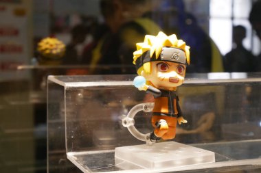Kuala Lumpur, Malezya - 7 Nisan 2017: Japon popüler çizgi film çizgi filmi Naruto 'nun kurgusal karakter aksiyon figürüne odaklandı. Koleksiyoncu tarafından halka gösterilmiştir. 