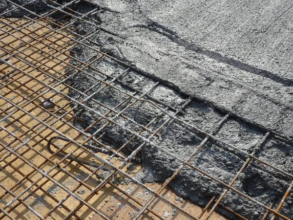 Wet Concrete Poured Steel Reinforcement Bar Form Strong Floor Slabs — Stock Photo, Image