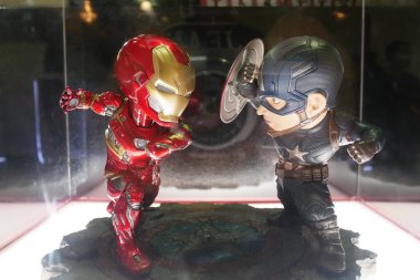 Kuala Lumpur, Malezya - 5 Ekim 2019: Marvel Iron Man çizgi roman ve filmlerindeki Demir Adam karakter aksiyon figürüne odaklandı. Koleksiyoncu tarafından halka gösterilmiştir. 