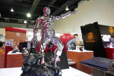 Kuala Lumpur, Malezya - 5 Ekim 2019: Marvel Iron Man çizgi roman ve filmlerindeki Demir Adam karakter aksiyon figürüne odaklandı. Koleksiyoncu tarafından halka gösterilmiştir. 