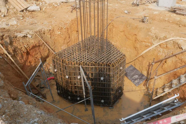 Spundkappe Und Säulenstumpf Bau Auf Der Baustelle Konstruiert Aus Stahlbeton — Stockfoto