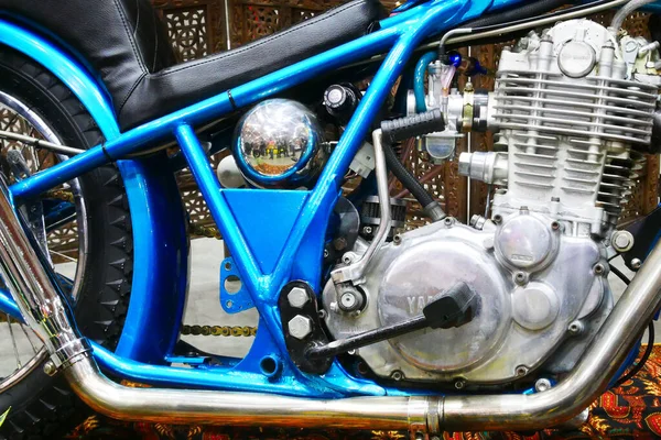 2019年7月27日 马来西亚吉隆坡 Selective专注于高性能摩托车引擎 发动机安装在设计的摩托车底盘上 — 图库照片